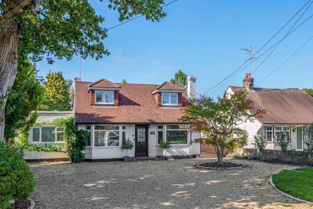 Rowly Drive, Cranleigh, GU6 4 bed detached house for sale £1,000,000