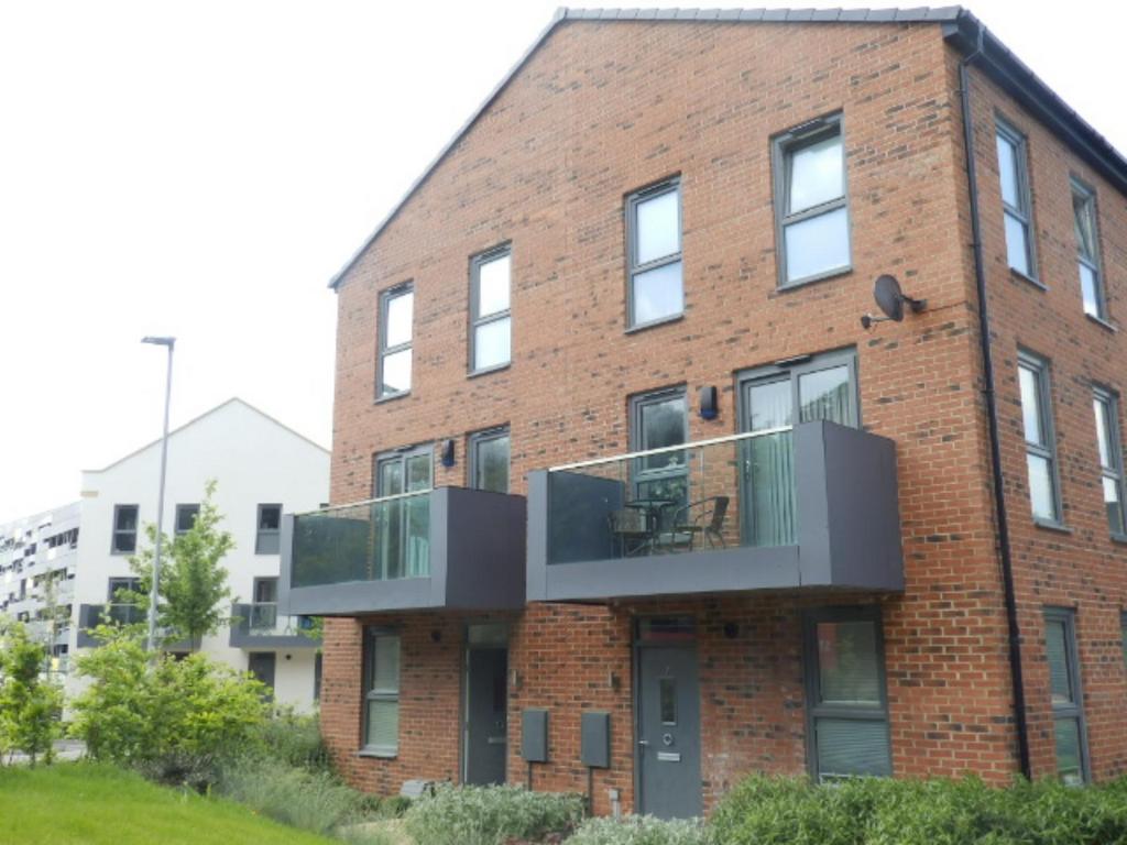 Finchdale Close, Wakefield, West... 2 bed terraced house £900 pcm (£