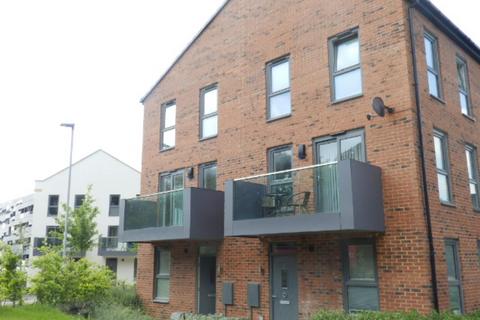 2 bedroom terraced house to rent, Finchdale Close, Wakefield, West Yorkshire, UK, WF1