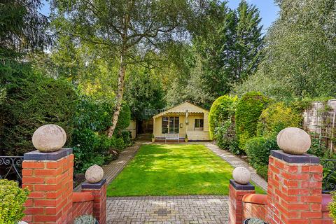 5 bedroom detached house for sale - Mill Hill Village NW7