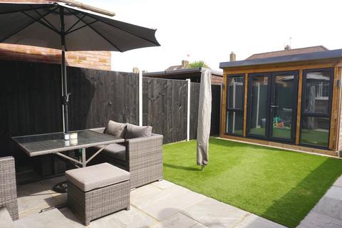 8 Mcdonough Close, Chessington, KT9 1ER
