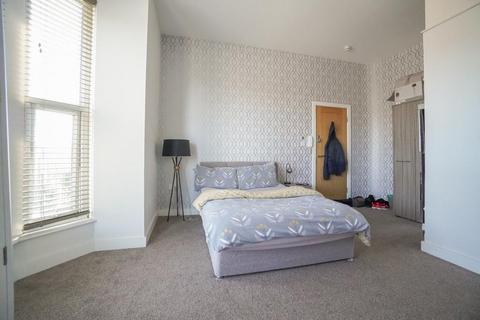 1 bedroom in a house share to rent, 94 Cemetery Road, Beeston, Leeds, LS11