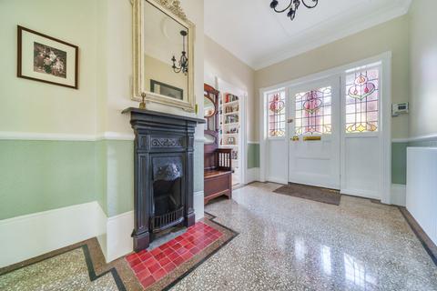 32 Gloucester Road, Teddington, TW11 0NU