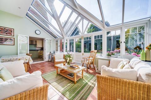 32 Gloucester Road, Teddington, TW11 0NU