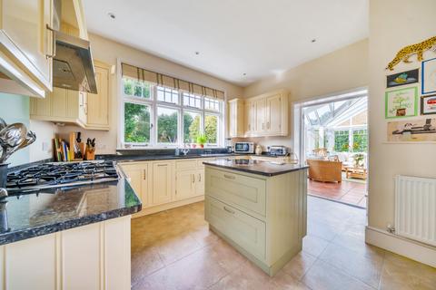 32 Gloucester Road, Teddington, TW11 0NU