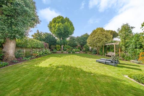 32 Gloucester Road, Teddington, TW11 0NU