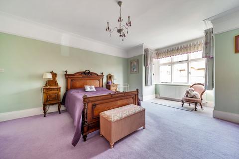 32 Gloucester Road, Teddington, TW11 0NU