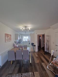 3 bedroom terraced house to rent - Twist Way, Slough, Berkshire, SL2