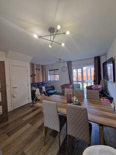 3 bedroom terraced house to rent - Twist Way, Slough, Berkshire, SL2