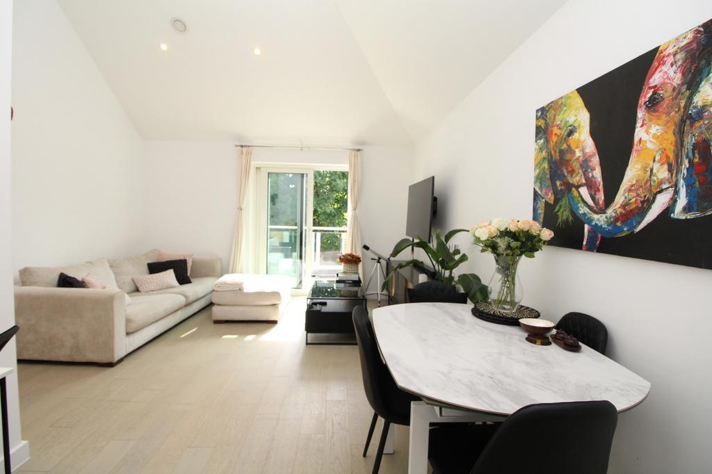 Rowden Road, Beckenham, BR3 2 bed apartment £1,850 pcm (£427 pw)