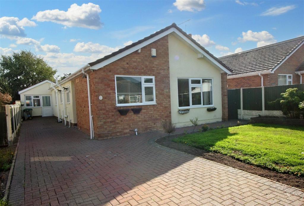 Turnberry Drive, Abergele, LL22 7UD 4 bed detached bungalow £325,000