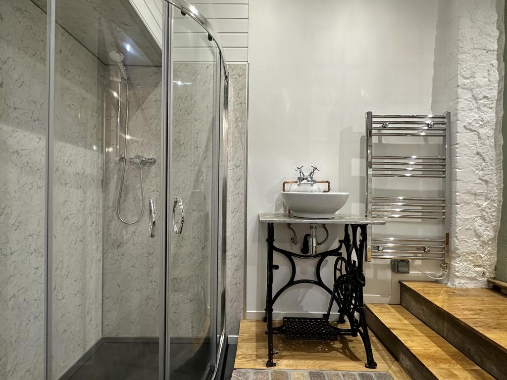 Annexe Shower Room.jpeg