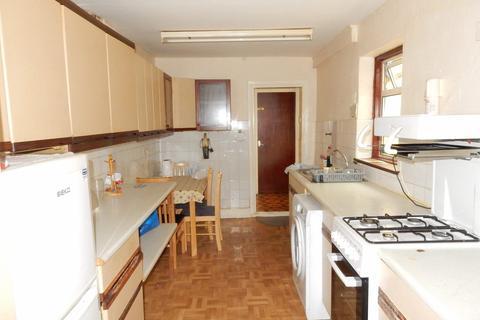 4 bedroom terraced house for sale, 68 Adelaide Road, UB2 5PY