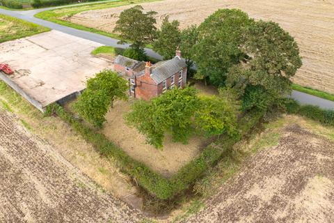 4 bedroom farm house for sale, Lock Road, North Cotes DN36