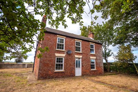 4 bedroom farm house for sale, Lock Road, North Cotes DN36