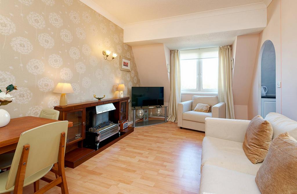 91 Homemount House, Largs, KA30 9LS 1 bed flat £64,999