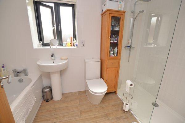 En suite bath &amp; shower room