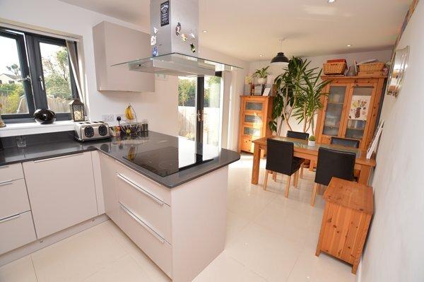 Open plan kitchen/diner