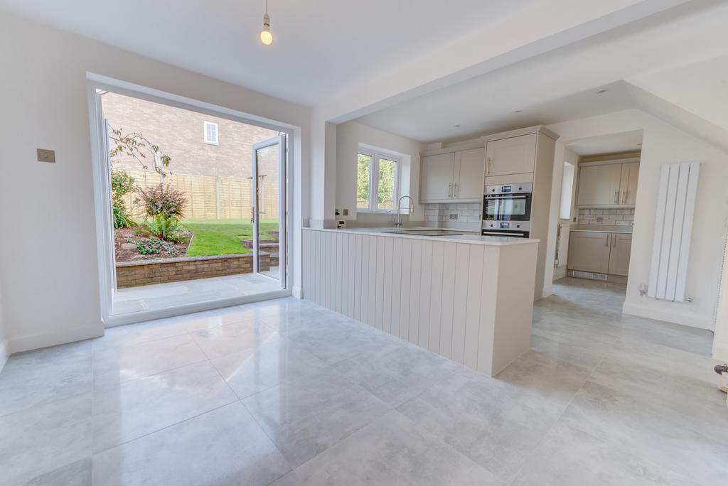 Sanderling Drive, St. Mellons, Cardiff. CF3 3 bed detached house for sale £330,000