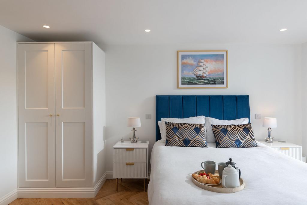 Principle Bedroom- Trafalgar Cottage Above...