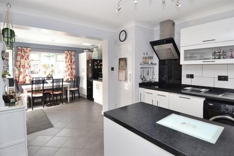 16 Clover Rise, Whitstable, CT5 3HA