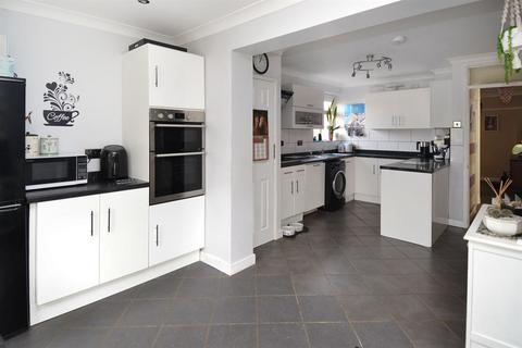 16 Clover Rise, Whitstable, CT5 3HA