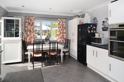 16 Clover Rise, Whitstable, CT5 3HA