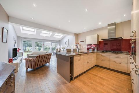 16 Hillcourt Avenue, London, N12 8HA