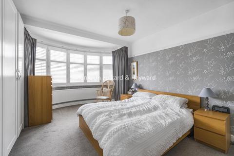 16 Hillcourt Avenue, London, N12 8HA