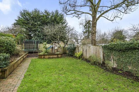 16 Hillcourt Avenue, London, N12 8HA