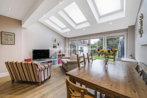 16 Hillcourt Avenue, London, N12 8HA