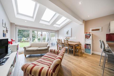 16 Hillcourt Avenue, London, N12 8HA