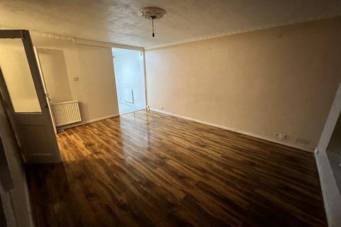 2 bedroom maisonette to rent, Shepherds Close, Chadwell Heath RM6