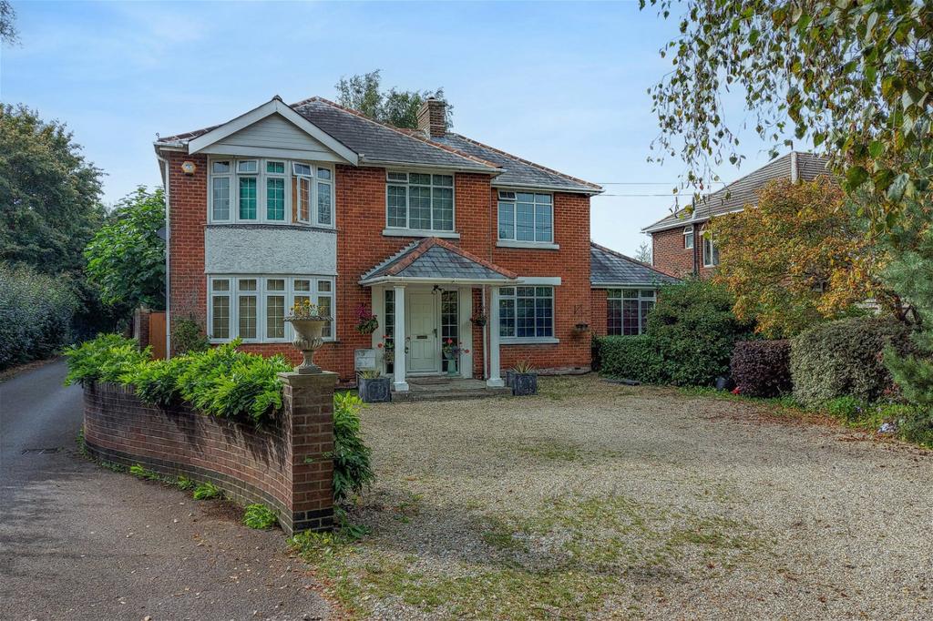 Botley Road, Eastleigh SO50 4 bed detached house for sale £600,000