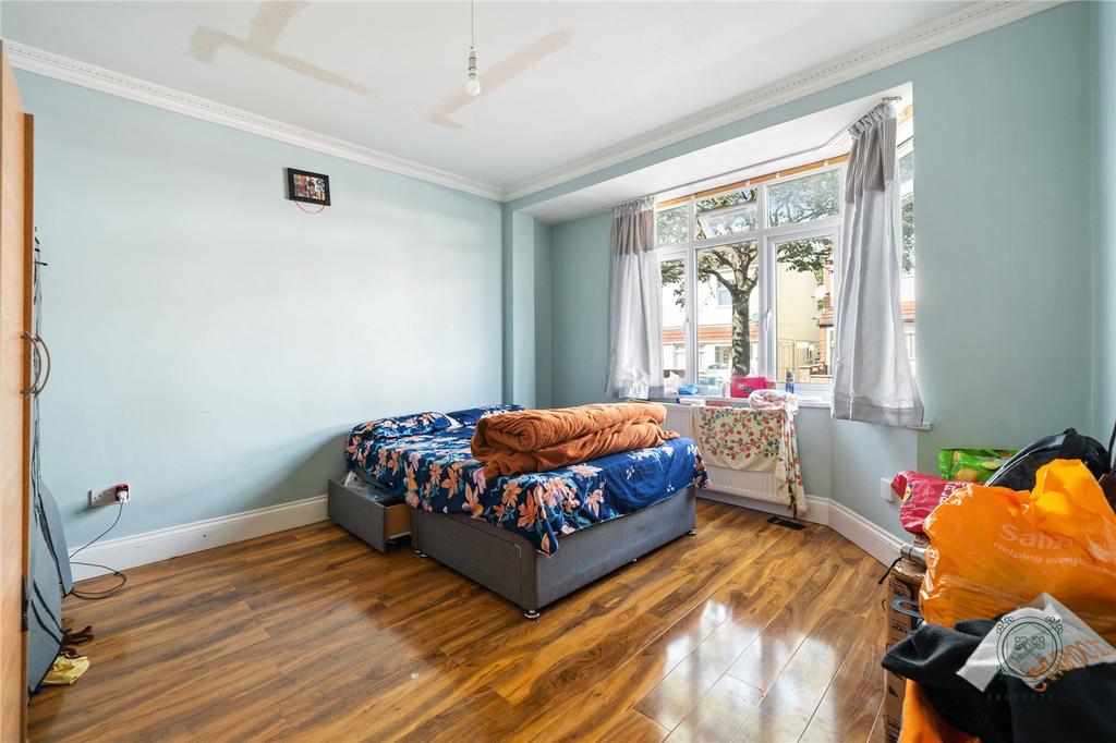 Stokes Road, London, E6 3 bed terraced house for sale £450,000