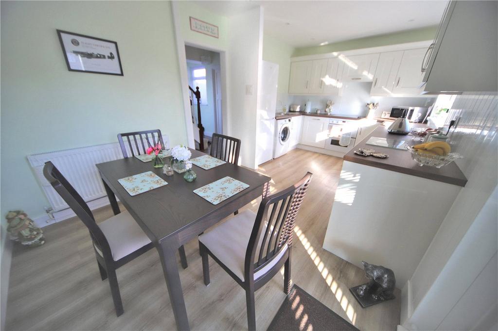 Caswell Close, Corringham, Essex, SS17 3 bed semidetached house for