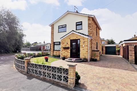 3 bedroom detached house for sale, Pinewood Gardens, North Cove, Beccles
