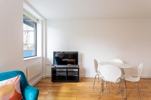 1 bedroom flat to rent, Flat   Chamber Street, London E1