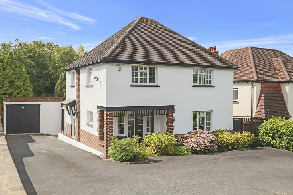 Marlpit Lane, Coulsdon 4 bed detached house for sale £725,000