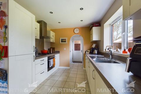 125 Heatherfields Crescent, New Rossington, Doncaster, DN11 0TY
