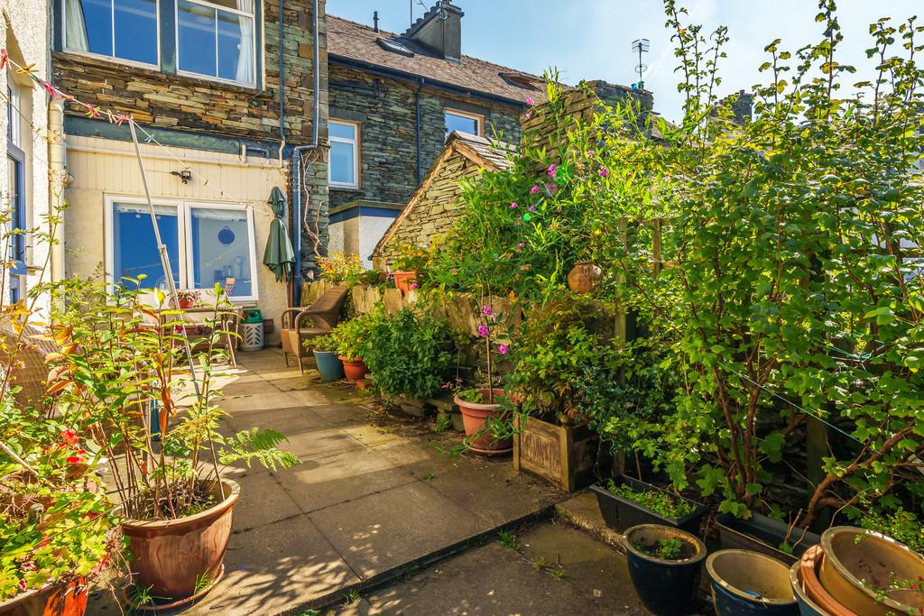 Enclosed Rear Yard