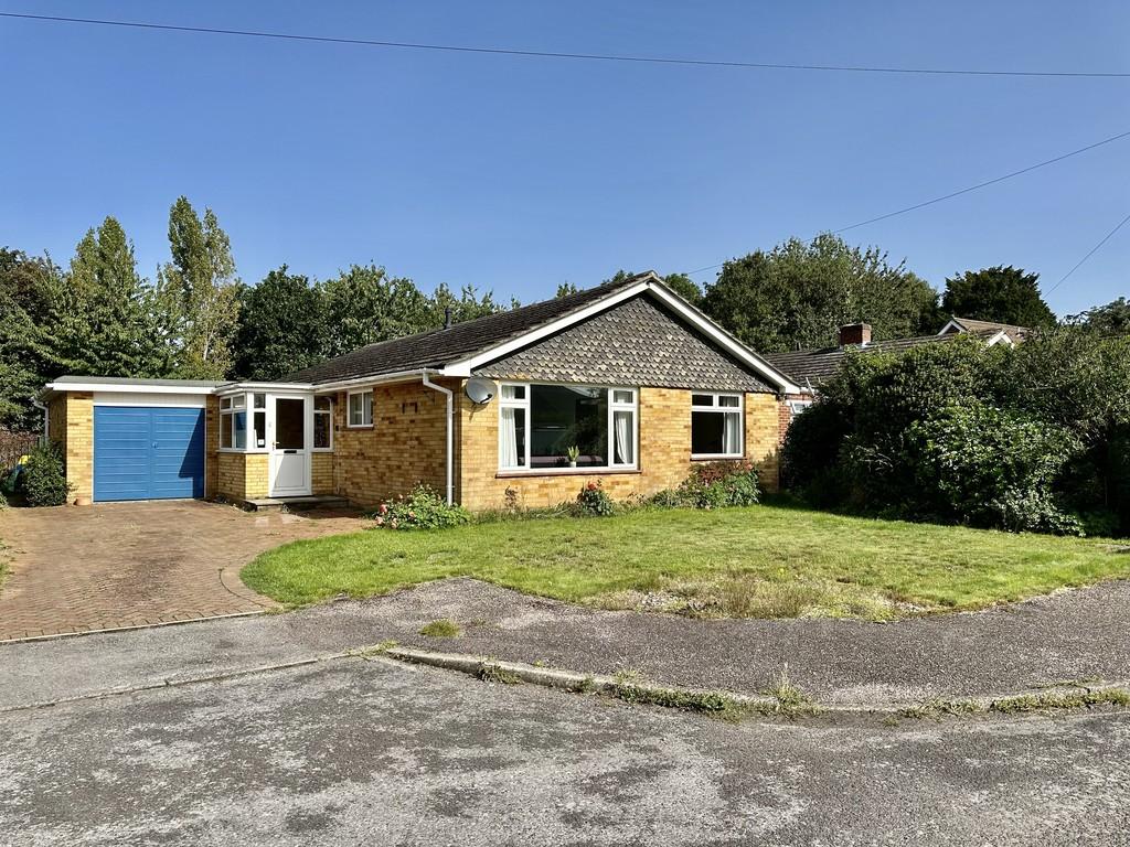 Blackfield, Southampton 2 bed detached bungalow £395,000