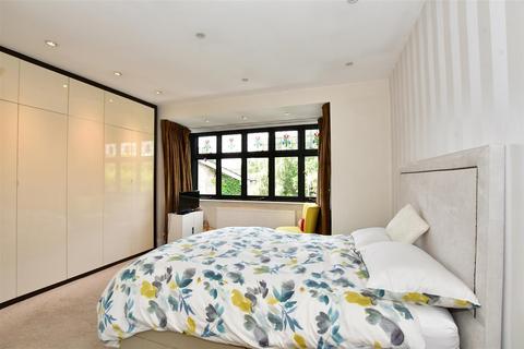 20 Chestnut Walk, Woodford Green, IG8 0TE