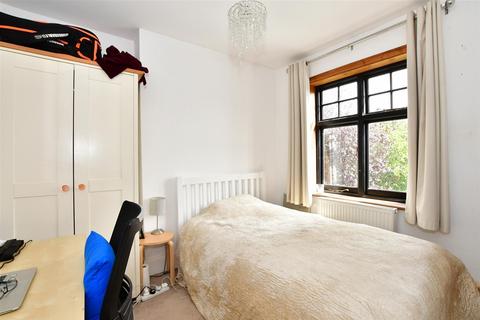 20 Chestnut Walk, Woodford Green, IG8 0TE