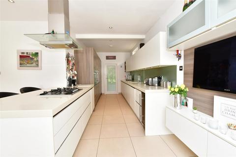 20 Chestnut Walk, Woodford Green, IG8 0TE