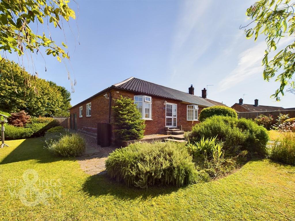 Hockering Lane, Bawburgh, Norwich 3 bed semidetached bungalow for sale