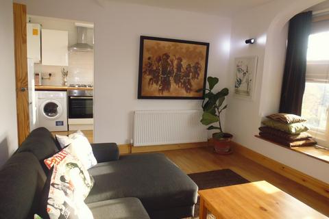 2 bedroom flat to rent, Burton Crescent, Headingley, Leeds, LS6