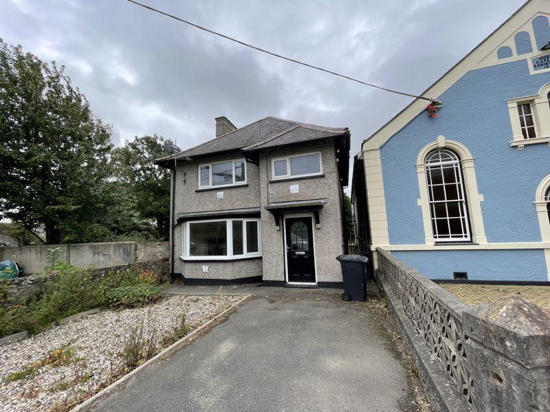 Gwalchmai, Isle of Anglesey 3 bed detached house £750 pcm (£173 pw)