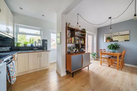 8 Martin Road, Guildford, GU2 9NX