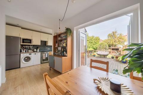 8 Martin Road, Guildford, GU2 9NX